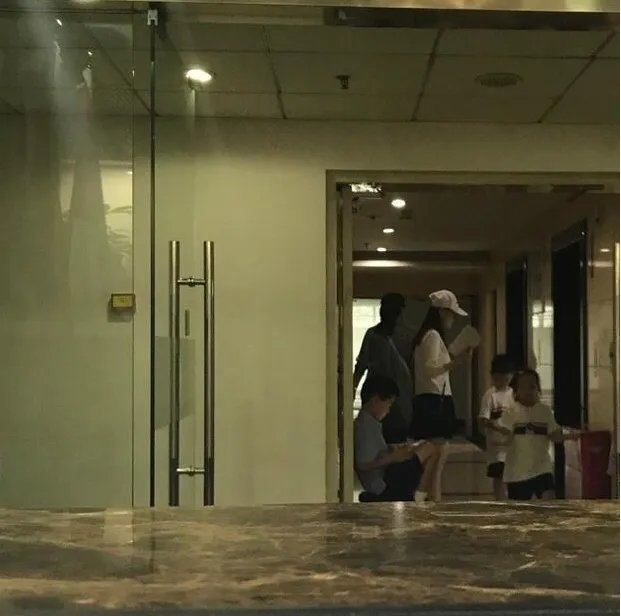 马蓉带儿女学英语是为出国做准备吗？