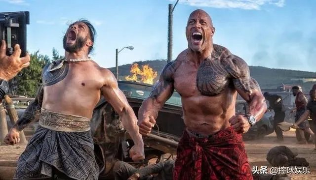 巨石强森、罗曼·雷恩斯的纹身都有什么来头？为什么他们的纹身很像？