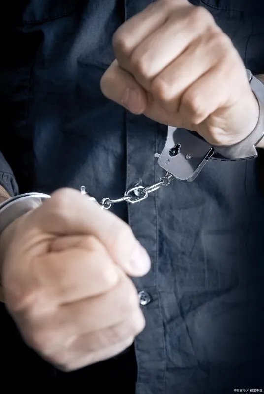 那些不执行法院判决的老赖，将会得到什么惩罚？