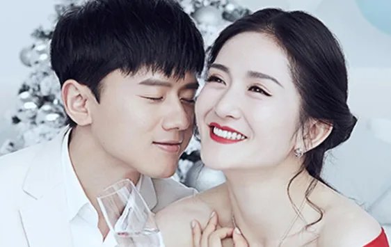 谢娜挺超大孕肚与张杰现身深圳，身材发福明显，被曝疑出境生子是真的吗？