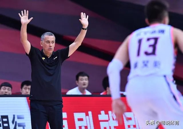辽篮与马丁内斯续约,下季以助教辅佐杨鸣,蒋兴权回归有何深意?