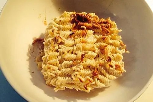 为什么方便面是卷曲的形状呢？