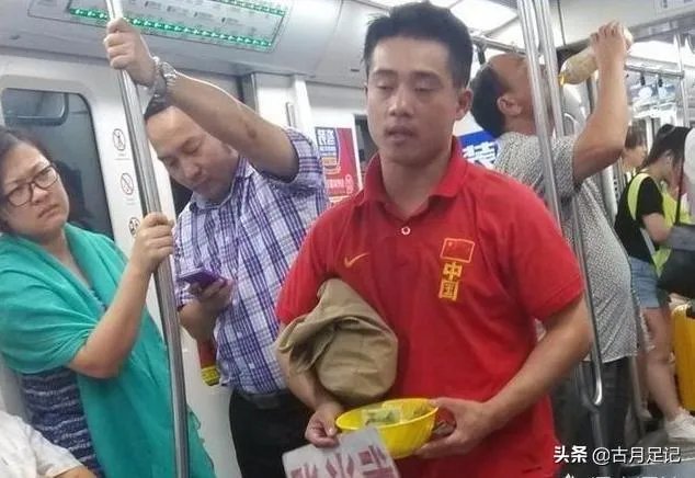 体操世界冠军张尚武为什么会沦落街头卖艺乞讨？他现状如何？