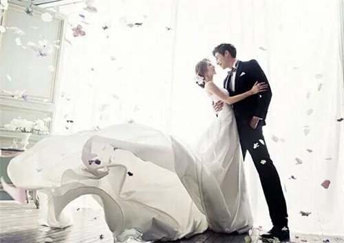 拍结婚照姿势大全  2017最好看的婚纱照姿势