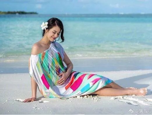 胡杏儿挺大肚工作老公投诉了吗？