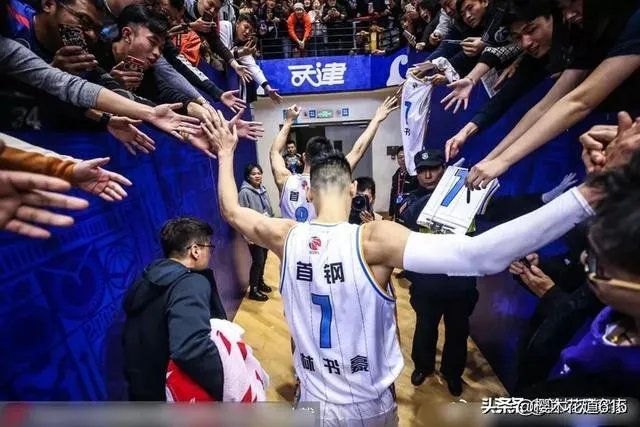 林书豪CBA首秀，砍下25分6篮板9助攻，这样的表现你满意吗？你看好林书豪吗？