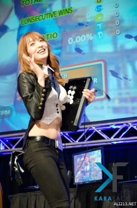 每日福利大放送 长腿模特佐藤かよ大秀惹火身材