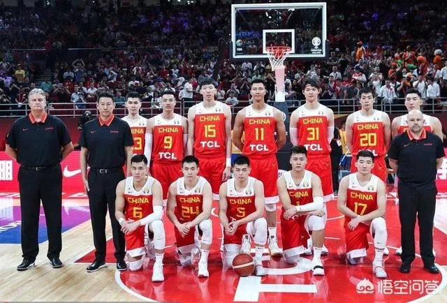 有人说男篮惜败波兰不怪周琦，责任在李楠，周琦不应该被骂的一无是处！你怎么看呢？