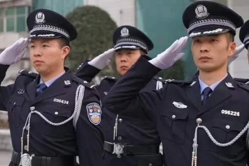 人民日报评网络虚假流量，你觉得怎么样才能改变这种现象？