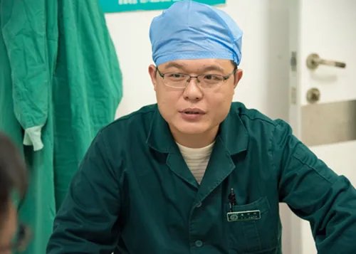 农妇遭马蜂蜇垂危家人正四处筹款 被大马蜂蛰了怎么处理