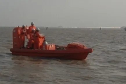 渔船在连云港海域沉没渔民获救了吗？