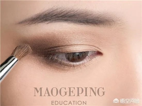 学习化烟熏妆的步骤，清纯优雅的烟熏妆？