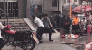 民间高手大街上过招:老外看傻眼（图）