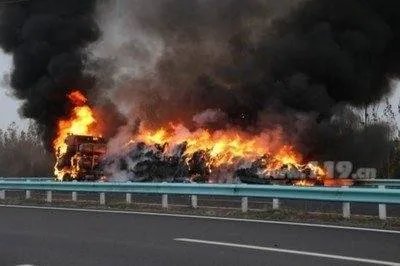 金华货车高速起火过路司机为灭火狂奔数米，货车起火的原因有哪些？