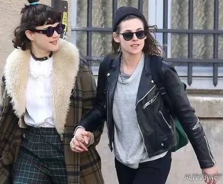 暮光女向女友求婚：已成功展开同居生活（图）