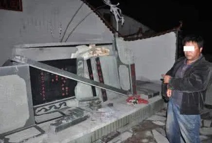 盗窃骨灰索要百万者被判多久？