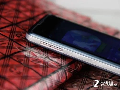 4吋安卓4.0超薄强电 步步高vivo E3评测