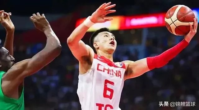 网友翻了郭艾伦和易建联的微博，前者大多是综艺，后者大多是篮球，你怎么看？