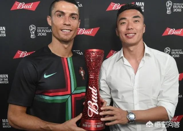 赵旭日代表中国男足颁奖给C罗,又穿上梅西球衣支持阿根廷,你是怎么样看的?