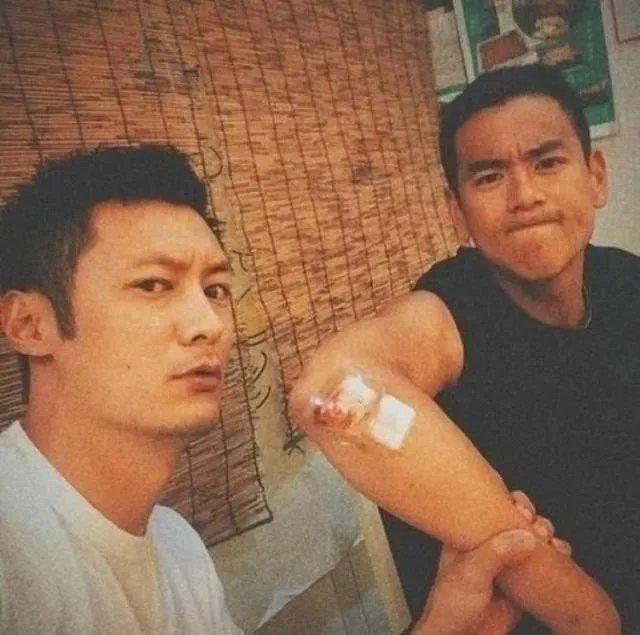 余文乐结婚了，为什么大家都艾特彭于晏？