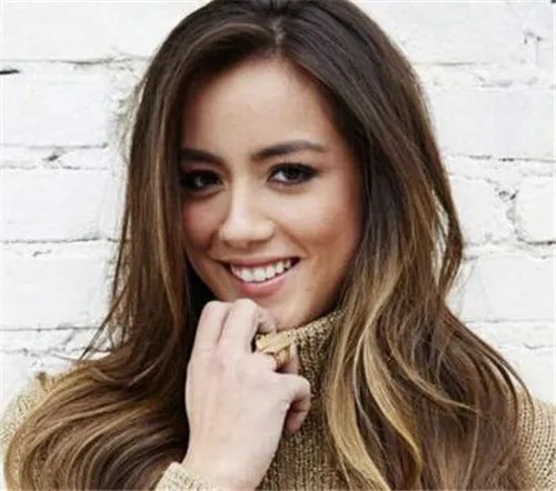 华裔女演员改姓氏  称：中国姓氏会让好莱坞不舒服