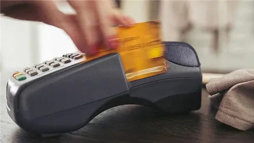 女会计贪污千万做美容  外表美了却将陷牢狱之灾