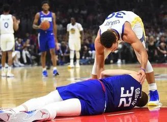 格里芬倒地抽搐，如何有效地在体育比赛中避免受伤？