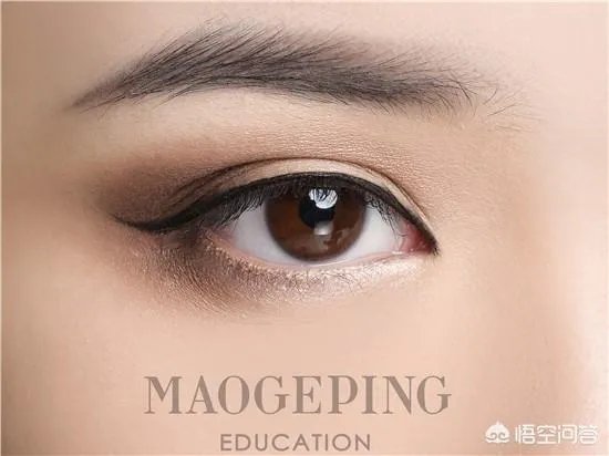 学习化烟熏妆的步骤，清纯优雅的烟熏妆？