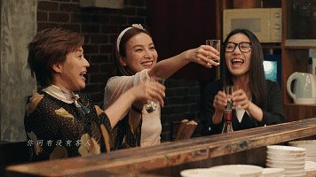 什么情况？一早起来朋友圈都是18岁自拍！别发了好丑……