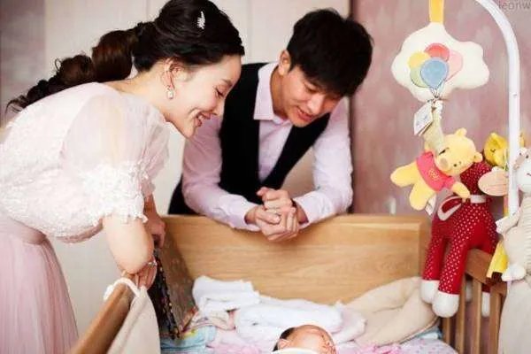 李小璐贾乃亮离婚声明已出！为何李小璐反击网友声称自己不是渣女？