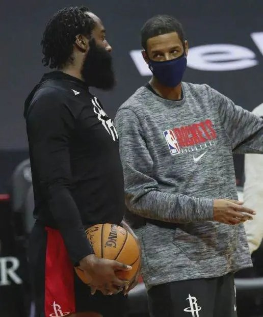 塞拉斯和哈登之间发生了什么，塔克未来会如何发展？