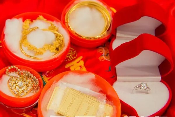 安徽女子出嫁要720件聘礼，彩礼的多少能够代表什么吗？