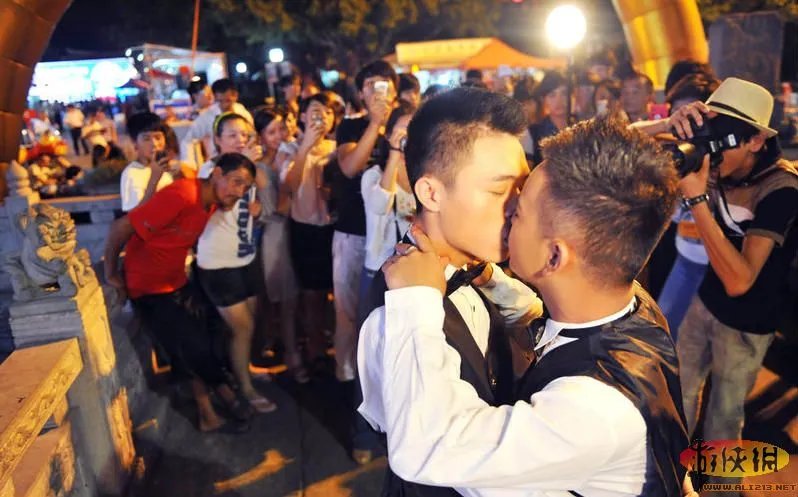 基友一生一起走！福建首对男同志公开结婚啦！