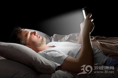 玩手机患脑萎缩 玩手机的危害你造吗