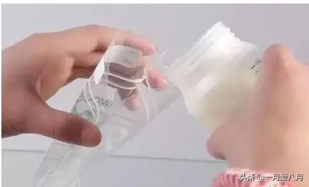 哺乳期妈妈涨奶挤奶的时候宝宝都很快就醒来是怎么回事