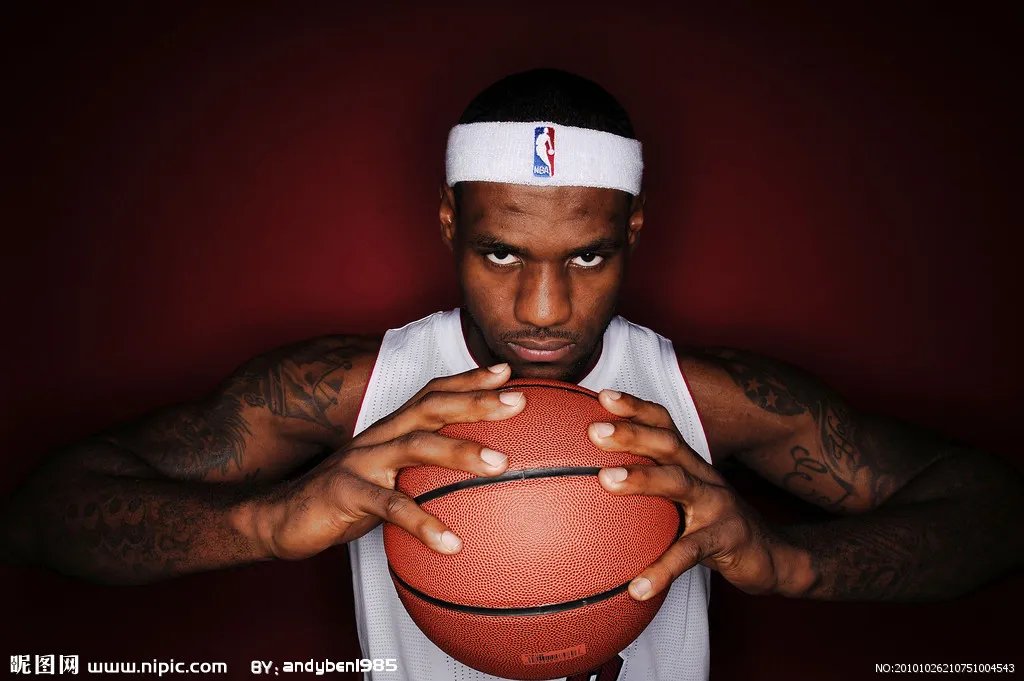 iPhone5。求NBA詹姆斯高清壁纸3张