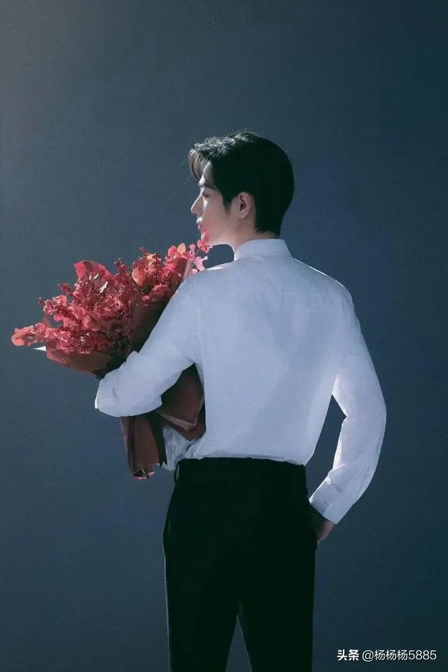 肖战今年可能会参加哪个卫视的跨年演唱会,为什么?