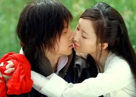 赏金猎人吻戏尴尬NG多 大型民国剧再现虐恋情深