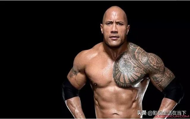 巨石强森、罗曼·雷恩斯的纹身都有什么来头？为什么他们的纹身很像？