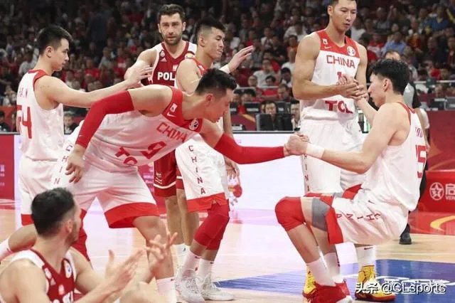 有人说男篮惜败波兰不怪周琦，责任在李楠，周琦不应该被骂的一无是处！你怎么看呢？