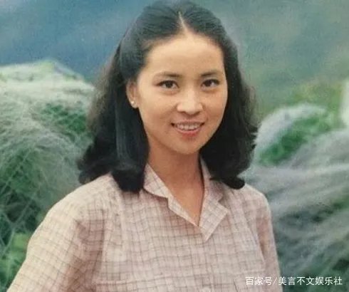 林凤娇深爱成龙这么多年,背后为何全是泪水?