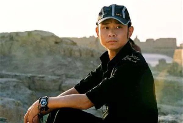 刀郎和伍佰，他们两个谁作词作曲唱功厉害？