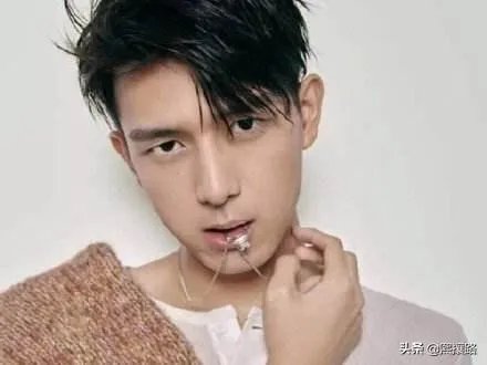 肖战今年可能会参加哪个卫视的跨年演唱会,为什么?