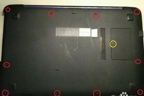 华硕笔记本电池怎么拿出来,在哪里