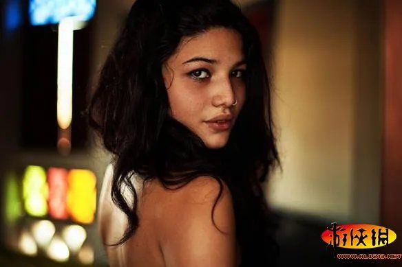 世界美女地图：罗马尼亚29岁女子穷游37国专拍正妹