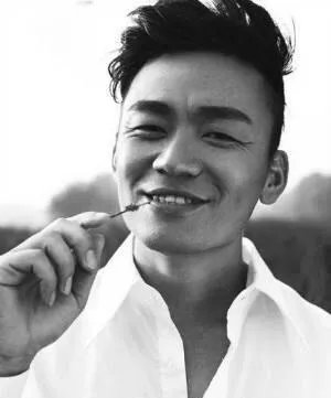 国字脸男士适合留什么发型？