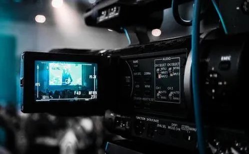 华谊兄弟霸王条款上热搜:中小影院先交保底费再给片