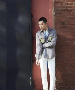 杨洋参加王彦霖婚礼，因航班延误吃晚宴时才到场，还有哪些明星也到达现场？