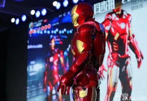 钢铁侠现身上影节 工业风你爱吗