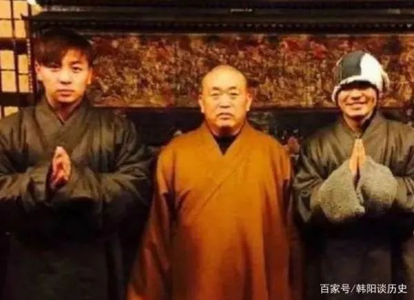向华强都不敢惹，王宝强要行晚辈礼，释小龙究竟是什么身份？